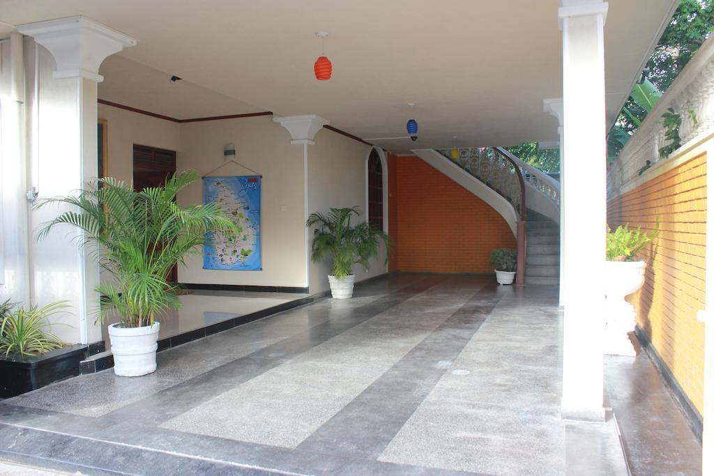 Guest Ryan Hotel Katunayaka Exterior photo
