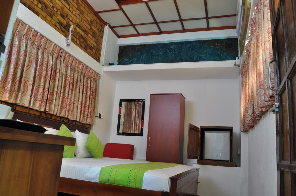 Guest Ryan Hotel Katunayaka Exterior photo