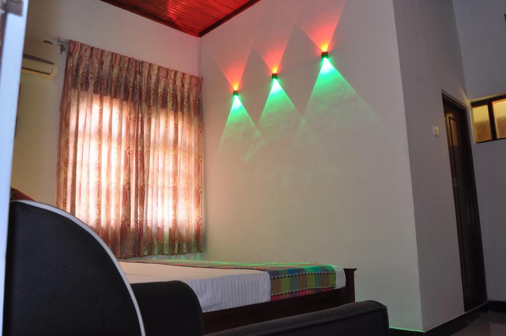 Guest Ryan Hotel Katunayaka Room photo