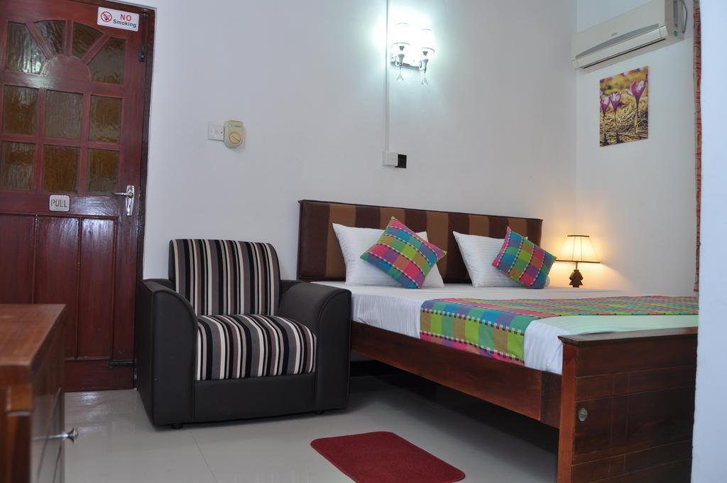 Guest Ryan Hotel Katunayaka Room photo