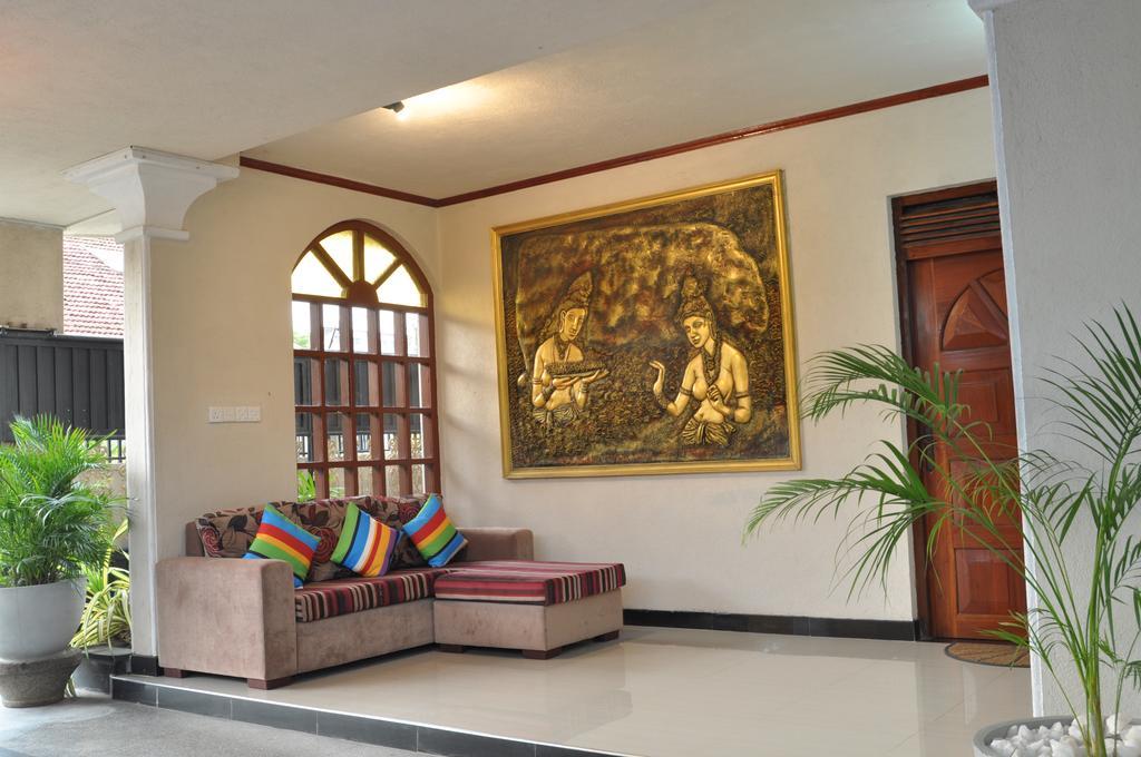 Guest Ryan Hotel Katunayaka Exterior photo