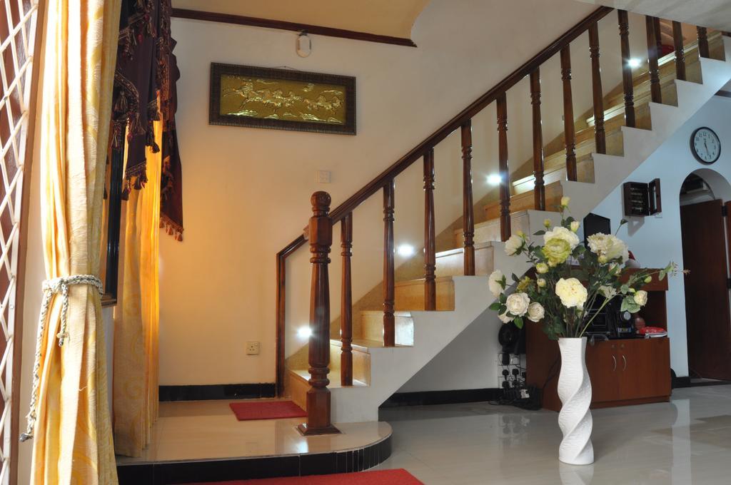 Guest Ryan Hotel Katunayaka Exterior photo