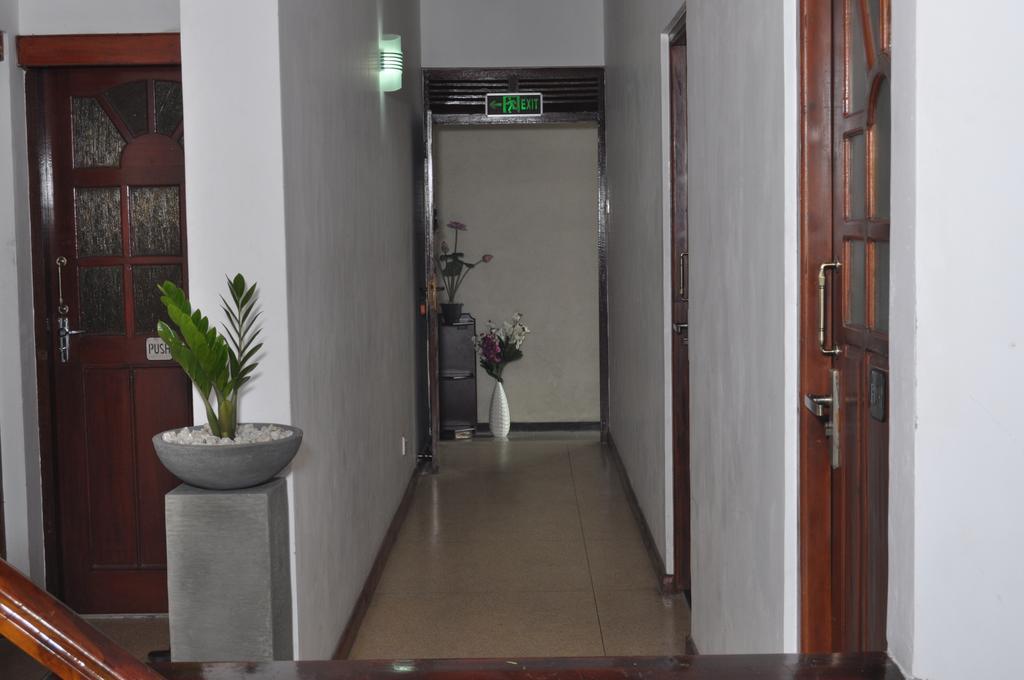 Guest Ryan Hotel Katunayaka Exterior photo