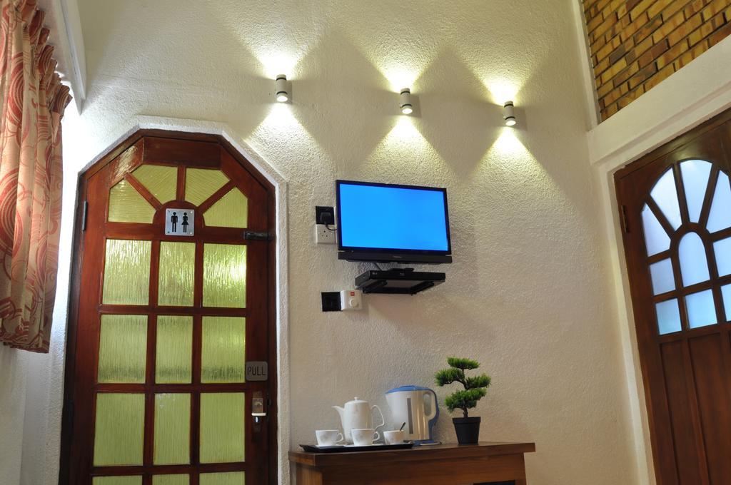 Guest Ryan Hotel Katunayaka Exterior photo