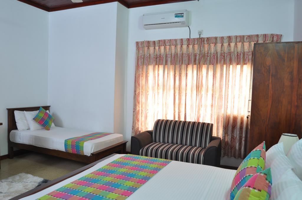 Guest Ryan Hotel Katunayaka Room photo